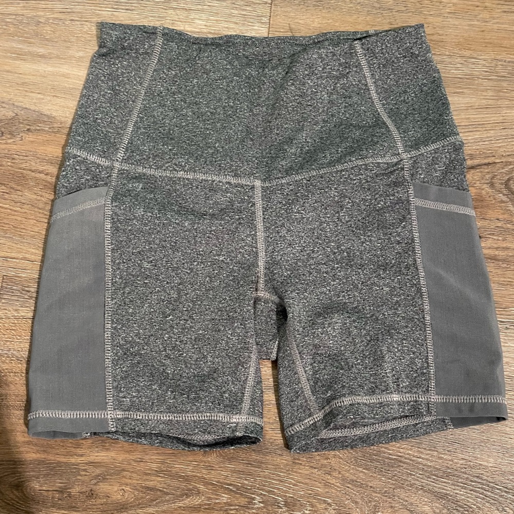 Reebok gray spandex running shorts with pockets women’s xs